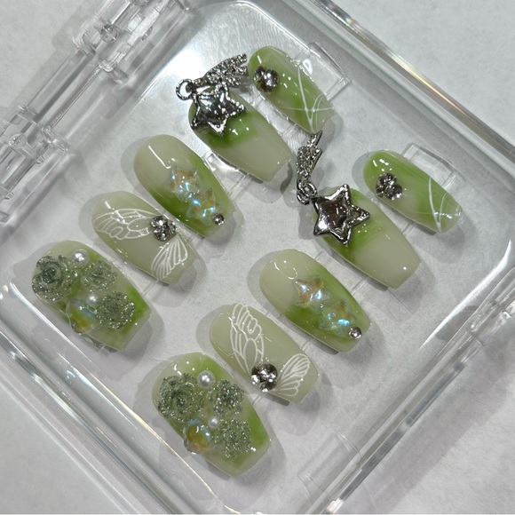 New press on nails - Picture 3 of 3